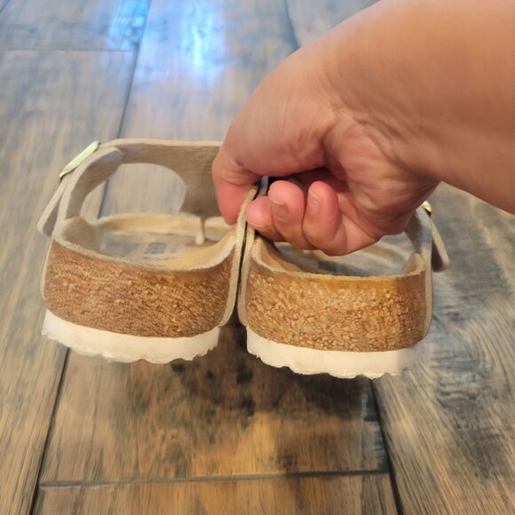 Birkenstock Gizeh Womens 36 US 5-5.5 Metallic ShimmeryGold T Strap Thong Sandals - Picture 9 of 9